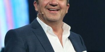 Leaders display 9 identifiable behaviours in their relationships, work & personal lives!