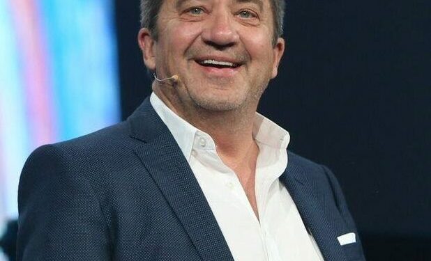 Leaders display 9 identifiable behaviours in their relationships, work & personal lives!