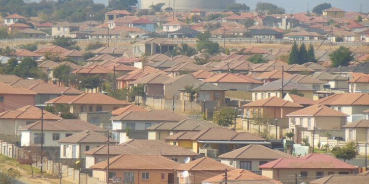 Premier Panyaza Lesufi to handover more than 1300 title deeds at Lesedi Local Municipality.