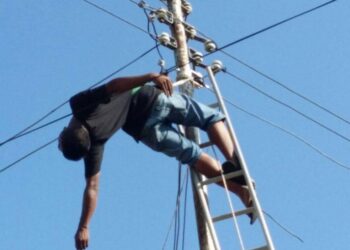 Away with illegal electricity connections and dumping in Zandspruit Informal Settlement!