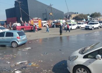 Accident on South Africa Drive in Cosmo City – Scholar Transport vehicle involved!